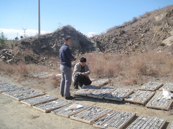 建平县哈通沟铁矿普查